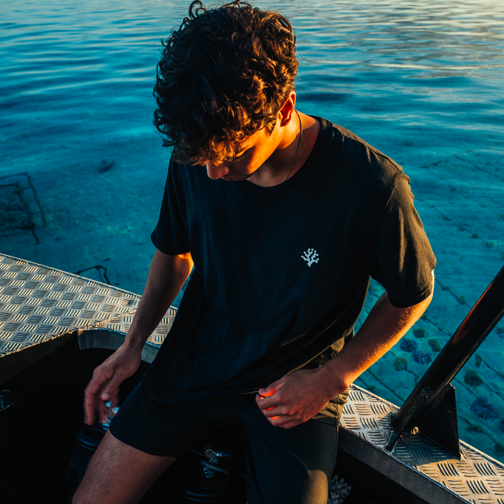 REEF UP TEE - BLACK
